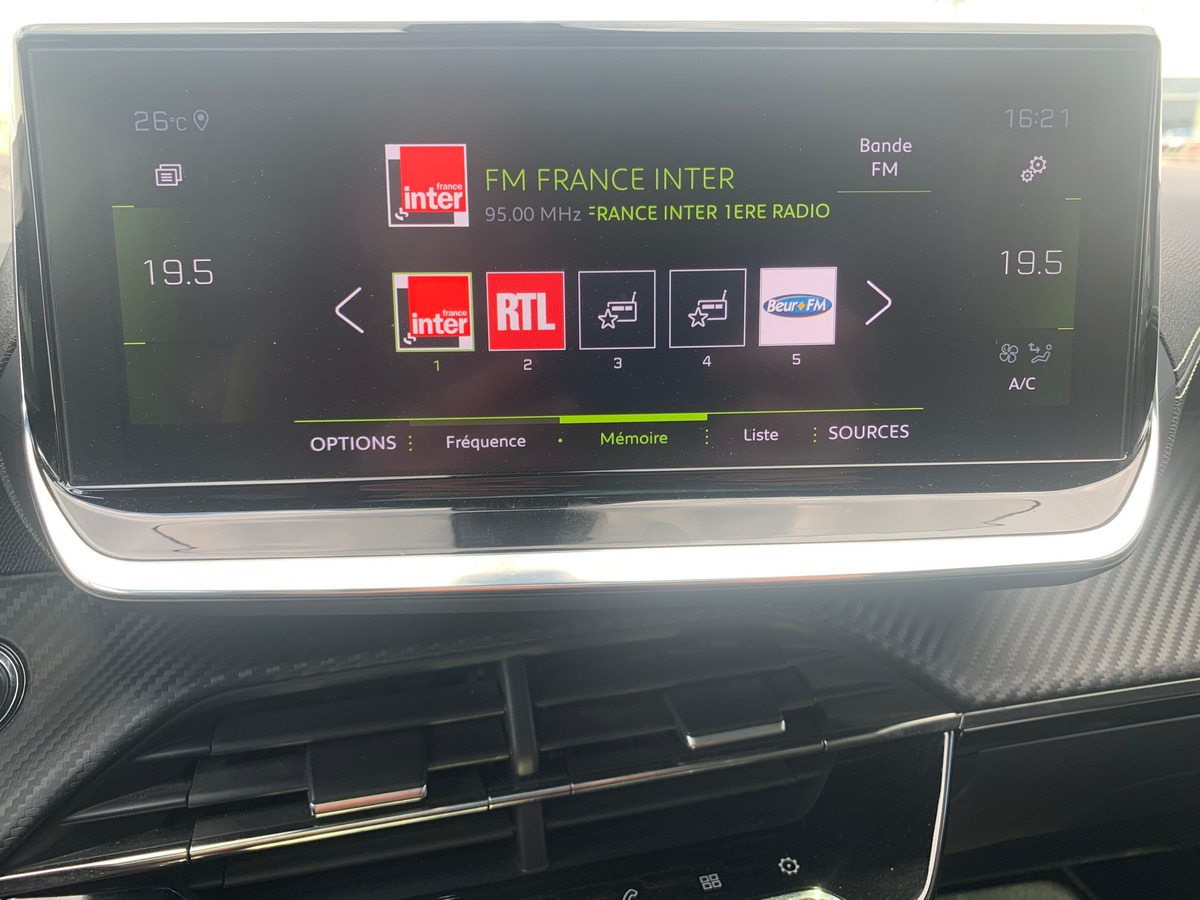 Peugeot 2008 130 chevaux | GT Line | Toit ouvrant panoramique | Apple car Play | Attelage