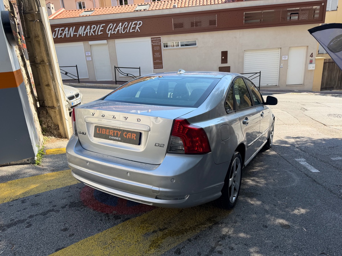 Volvo S40 D2 1.6 D115 CV / R Design / 1 er Main / Intérieur Cuir / KM Réel
