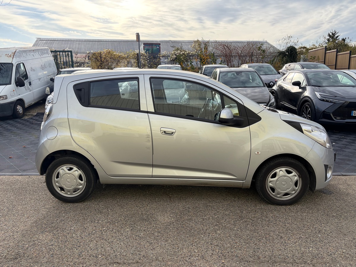 Chevrolet Spark Phase 2 1.0 68 cv IDÉAL JEUNE PERMIS - CLIMATISATION - PRISE USB
