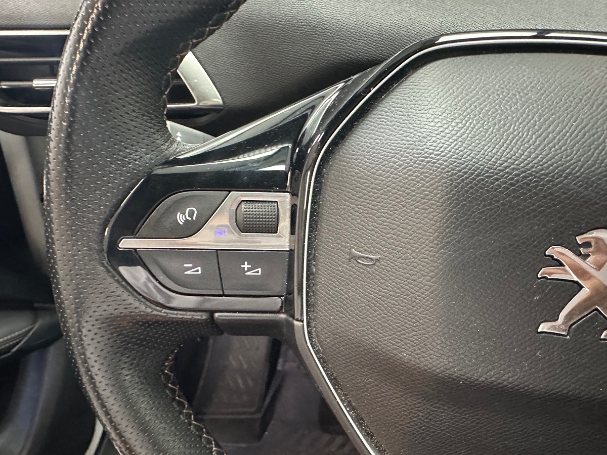 Peugeot 3008 1.2 PureTech 130ch S&S GT Line / Entretien complet Peugeot / Distribution neuve