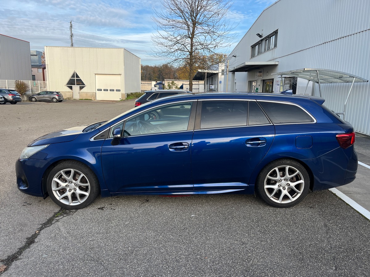 Toyota Avensis SW 2.0 D-4D 143ch, EXECUTIVE, ATTELAGE, RADAR, SIEGES CHAUFFANT, TOIT PANORAMIQUE