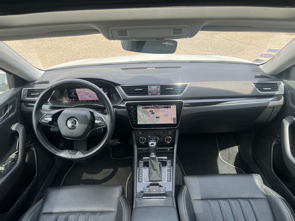 Skoda Superb Combi 1,4L TSI PHEV 218 LAURINE & KLEMENT, SUIVI COMPLET SKODA, 4 PNEUS COMPLETS  HIVER