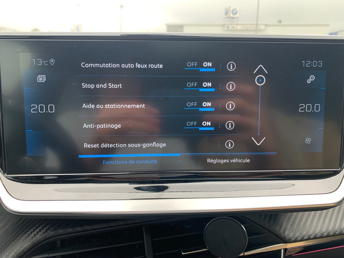 Peugeot 208 130 | GT | Toit panoramique | Caméra recul | Avertisseur angles morts | Apple car play