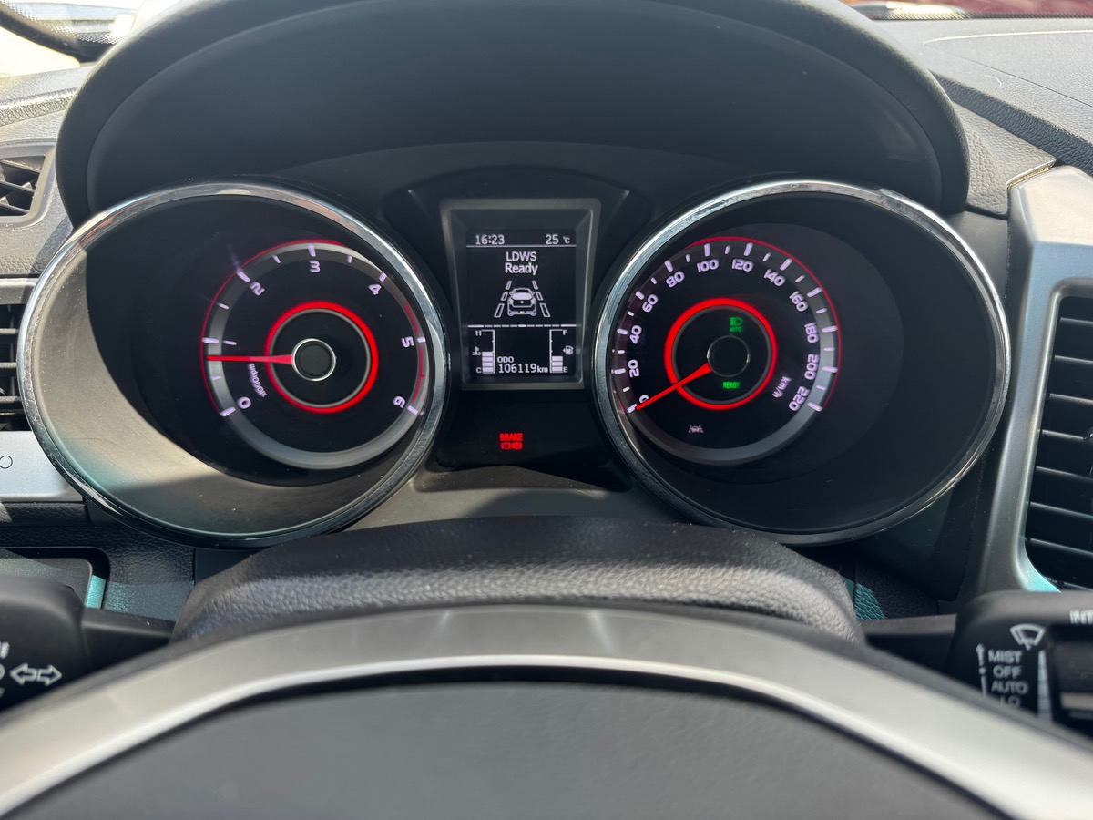 Ssangyong Tivoli 160 E-XDI 115 CV 2WD URBAN +   /  CAMÉRA  /  ACCES MAIN LIBRE  /  MOTEUR A CHAINE