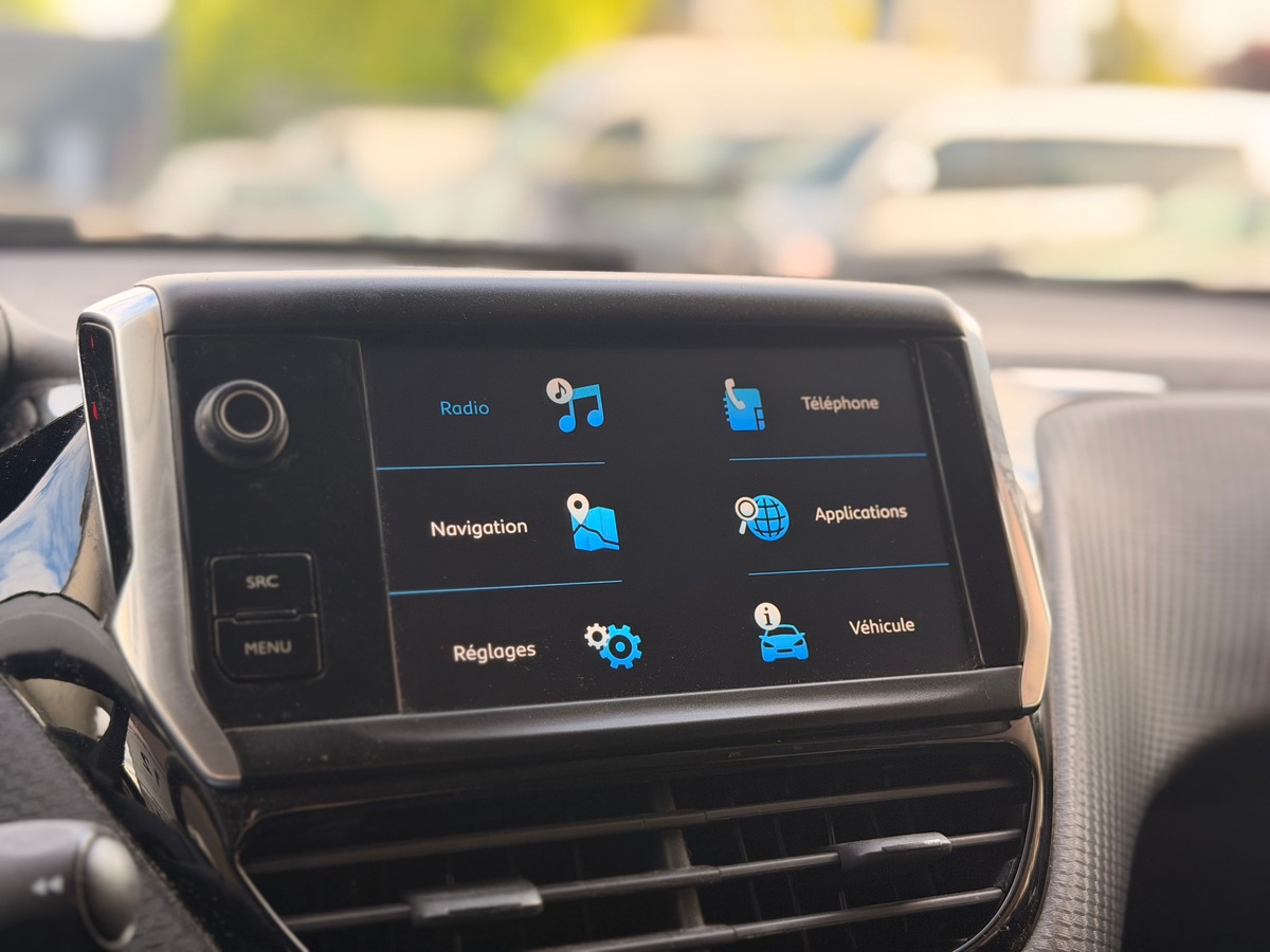 Peugeot 208 Signature 1.2 VTi 82 cv - Phase 2 - Distrib OK - Apple Carplay