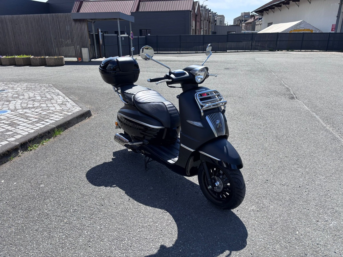Peugeot DJANGO 125cc - 2022 - TOP CASE - Selle rabaissée
