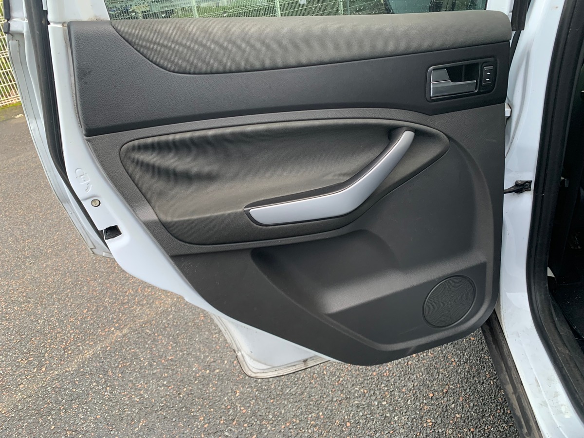 Ford Kuga 140 | TREND | Radar de stationnement avant arriére | Attelage | Climaisation | Jantes 17''