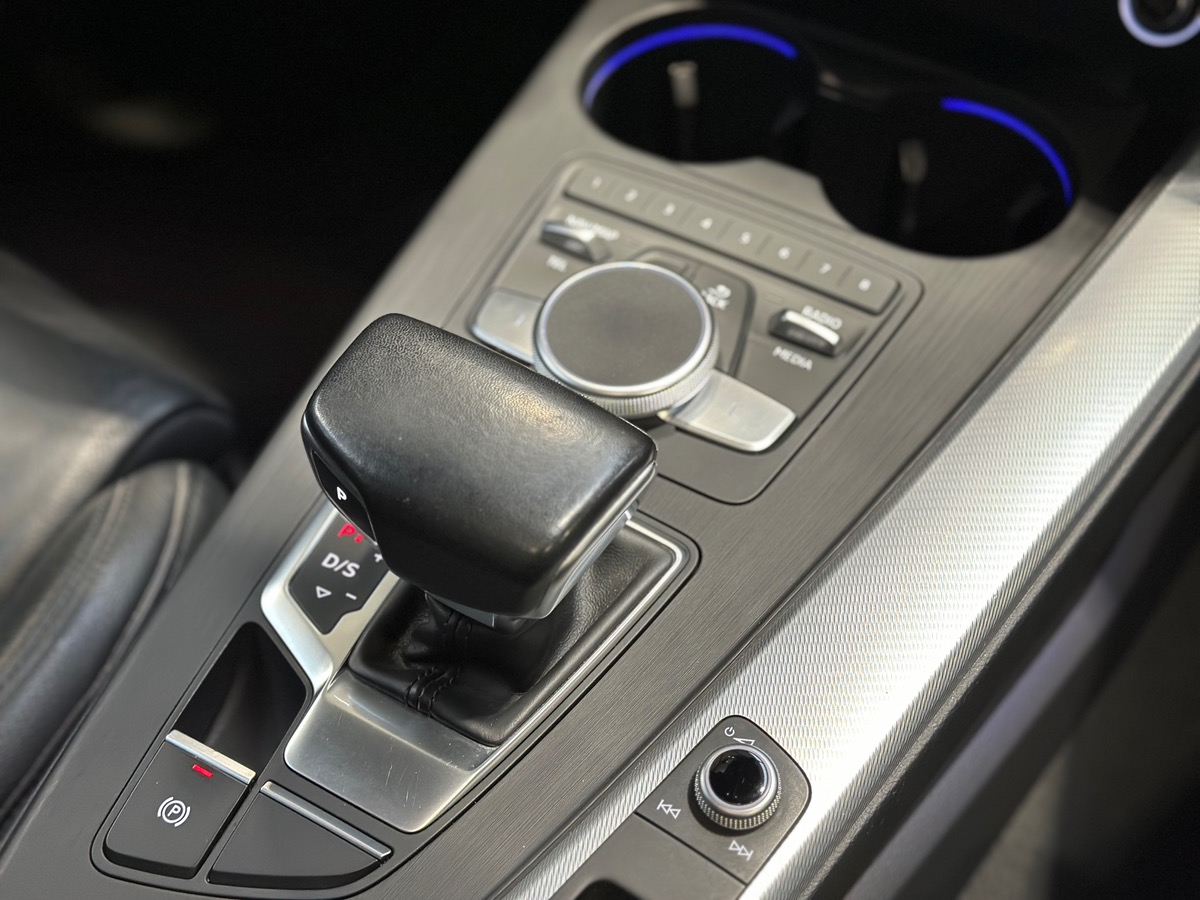 Audi A4 Allroad 2.0 TDI 190 cv Quattro S-Tronic / Attelage / Toit Pano / CarPlay