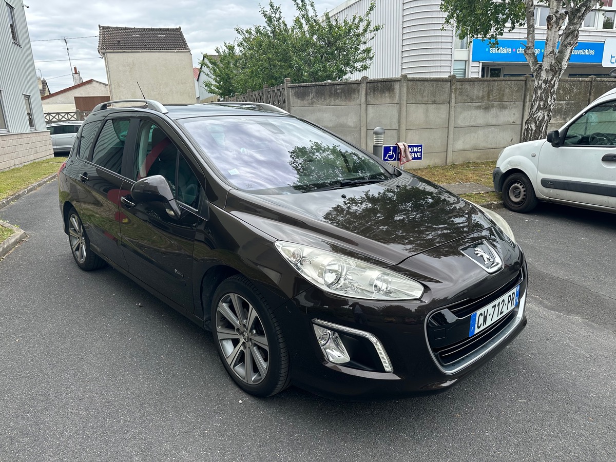 Peugeot 308 SW 1.6 e-HDI 112 CV 7 place spéciale family 4XCBLeu