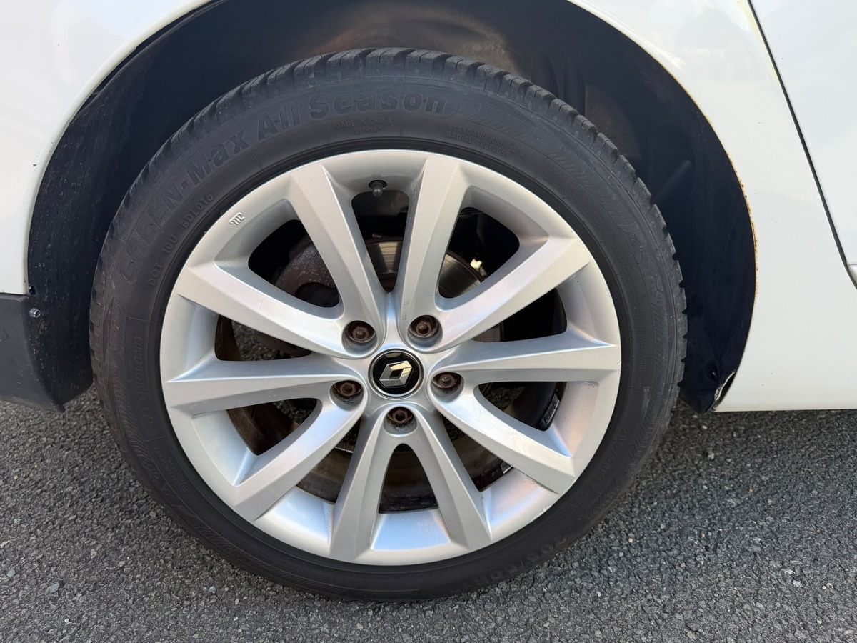 RENAULT Megane III Estate 1.5 dCi BOSE Edition-Crochet d'attelage - Distribution neuve- Garantie