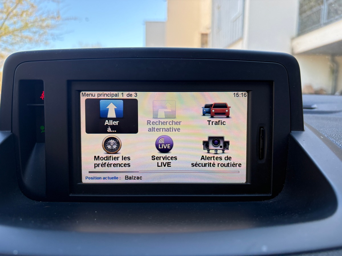 RENAULT Megane III - 1.9DCI 130CH - CARMINAT TOMTOM