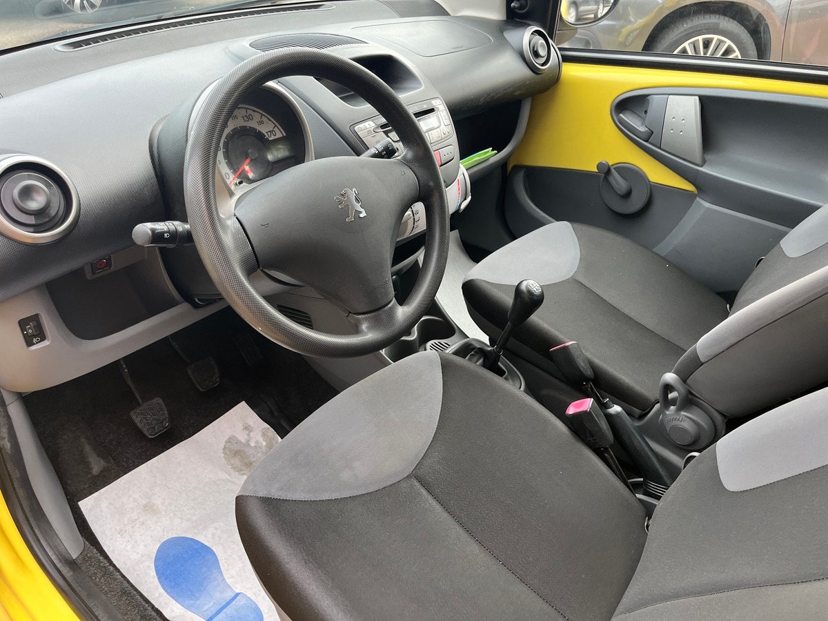 Peugeot 107 5 Portes 1.0 i  68 ch URBAN 1ERE MAIN