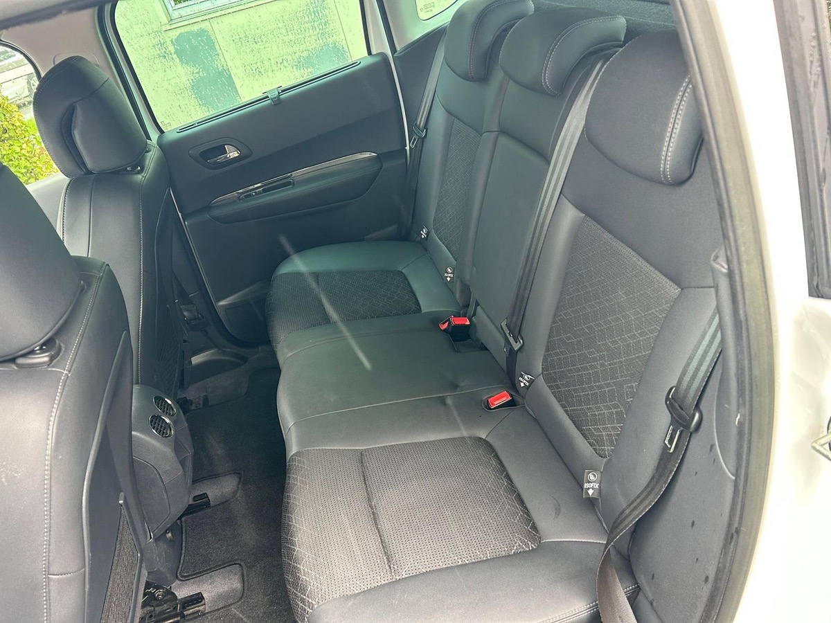 Peugeot 3008 1.6 HDI 120 CV 1er main allures 4X