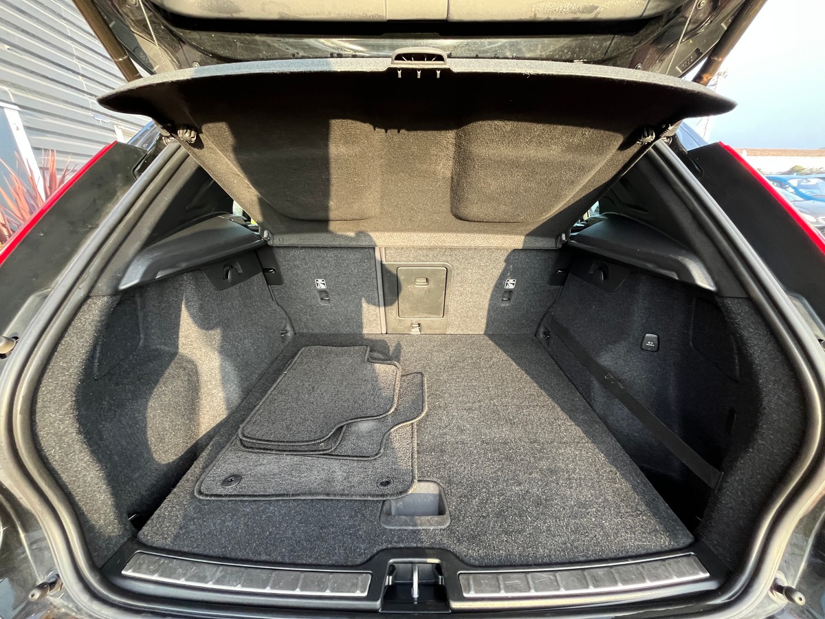 Volvo XC40 D3 2.0 TDi Geartronic8 150 R DESIGN Boîte automatique