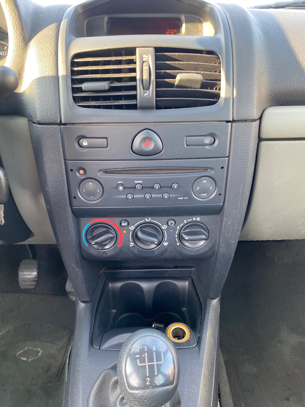 RENAULT Clio II Phase 2 1.4i 100CH DISTRIB NEUVE TRES BONNE ÉTAT