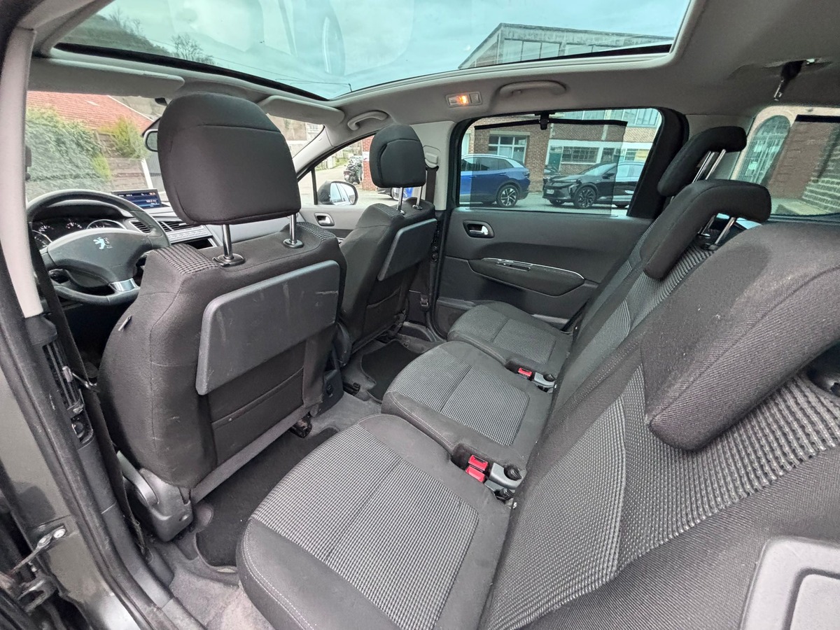 Peugeot 5008 7 places 1.6 HDi 110 Premium Pack - Distribution neuve - Garantie