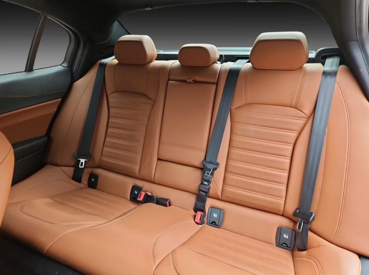 Alfa Romeo Giulia 2.0 TB 280ch Veloce Q4 AT8 Vert Visconti Toit ouvrant Harman-Kardon
