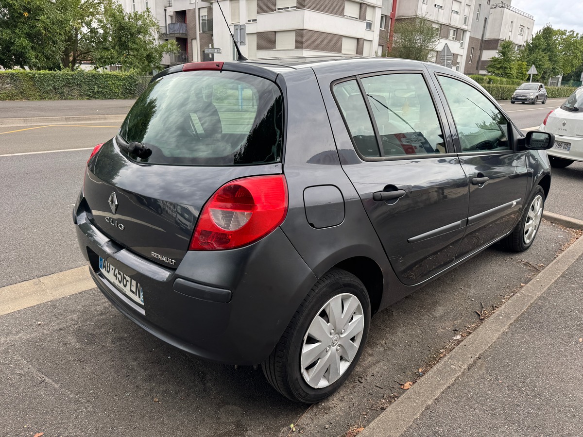 RENAULT Clio 1.2i 16v 75 AUTHENTIQUE