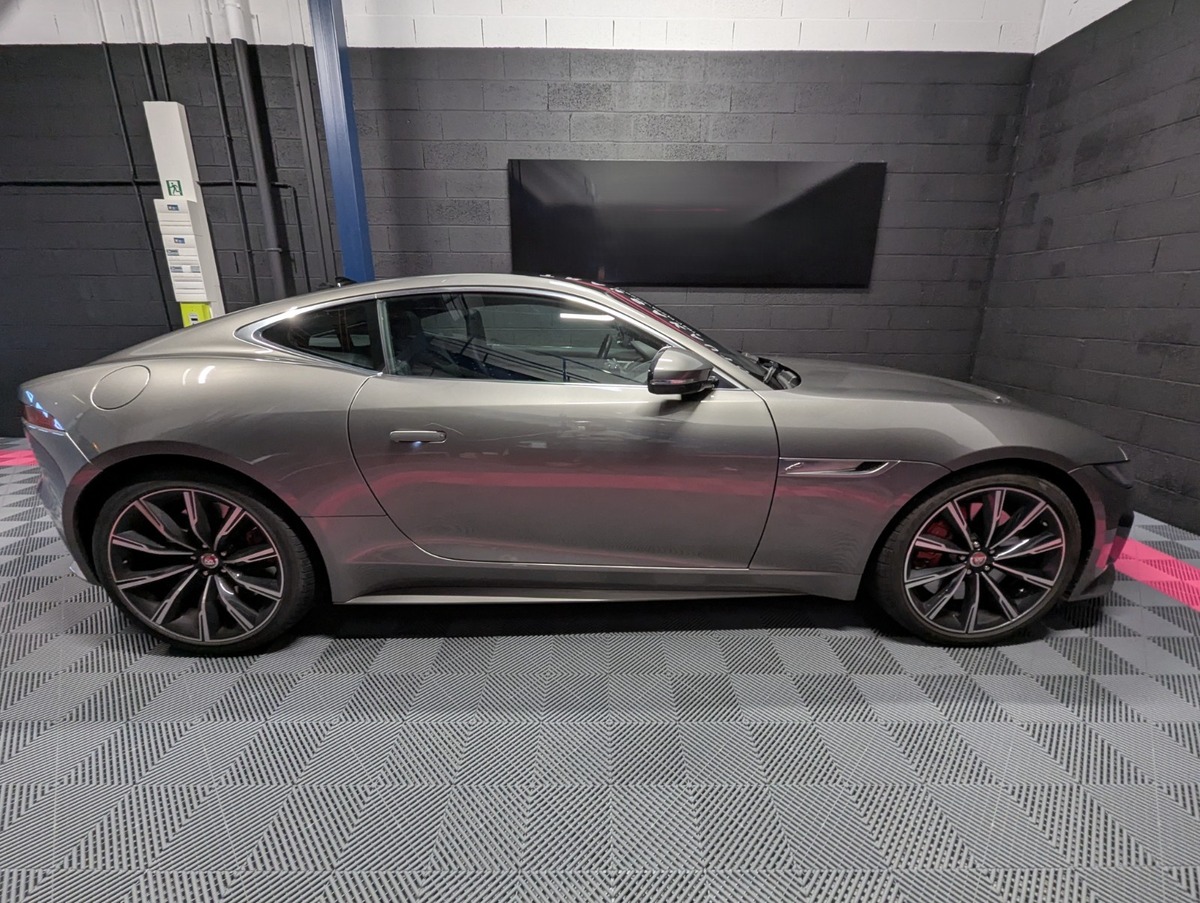 Jaguar F-TYPE R V8 5L 575 ch BVA8 AWD PAS DE MALUS