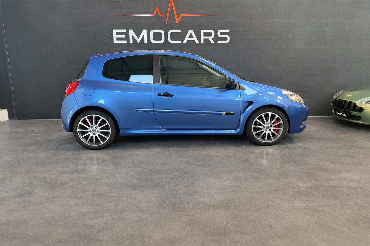 RENAULT Clio III RS LIGNE AKRAPOVIC