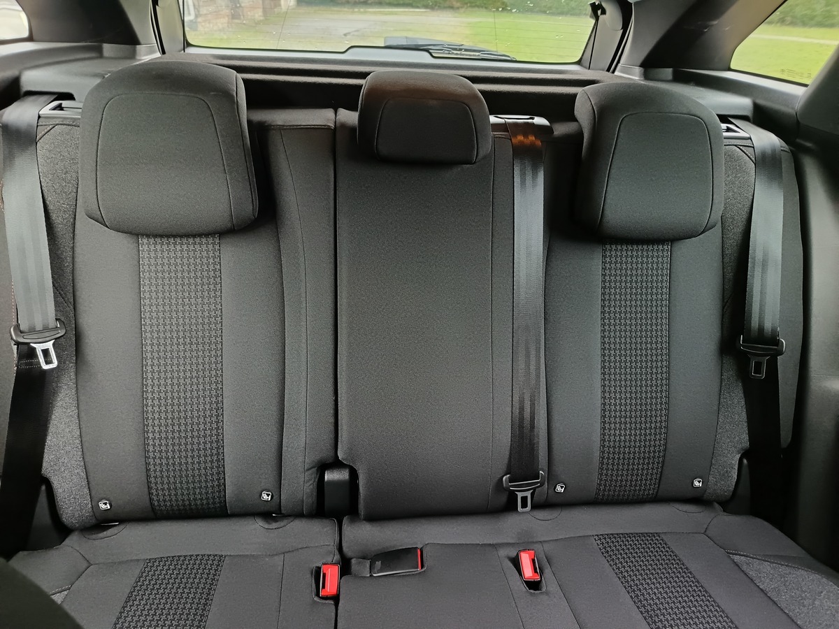 Peugeot 3008 1.5L BLUEHDI 130 CH ACTIVE PACK/ CROCHET D'ATTELAGE/ GTIE 12 MOIS