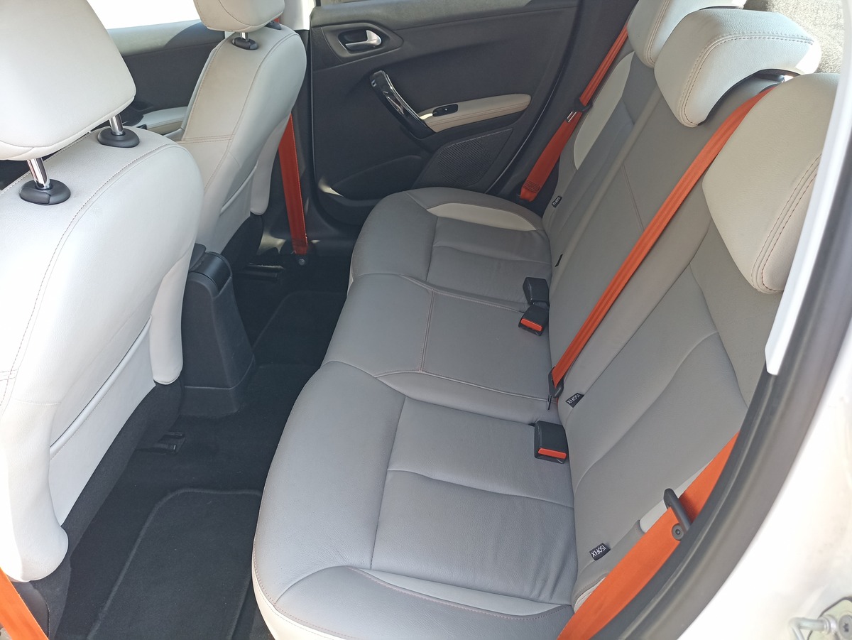 Peugeot 208 1.6 HDI 115 ROLLAND GARROS
