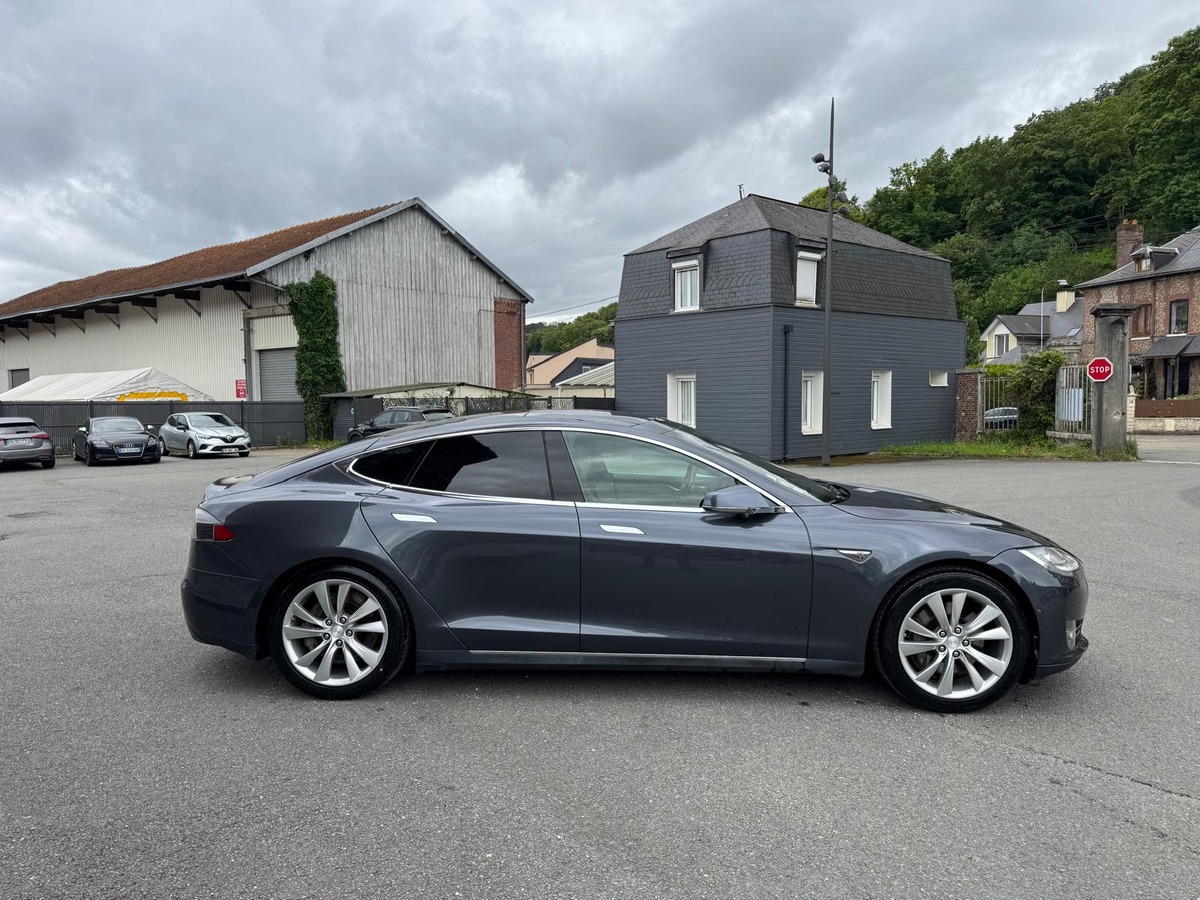 Tesla Model S 85 367CV 7 places - Recharge gratuite à vie