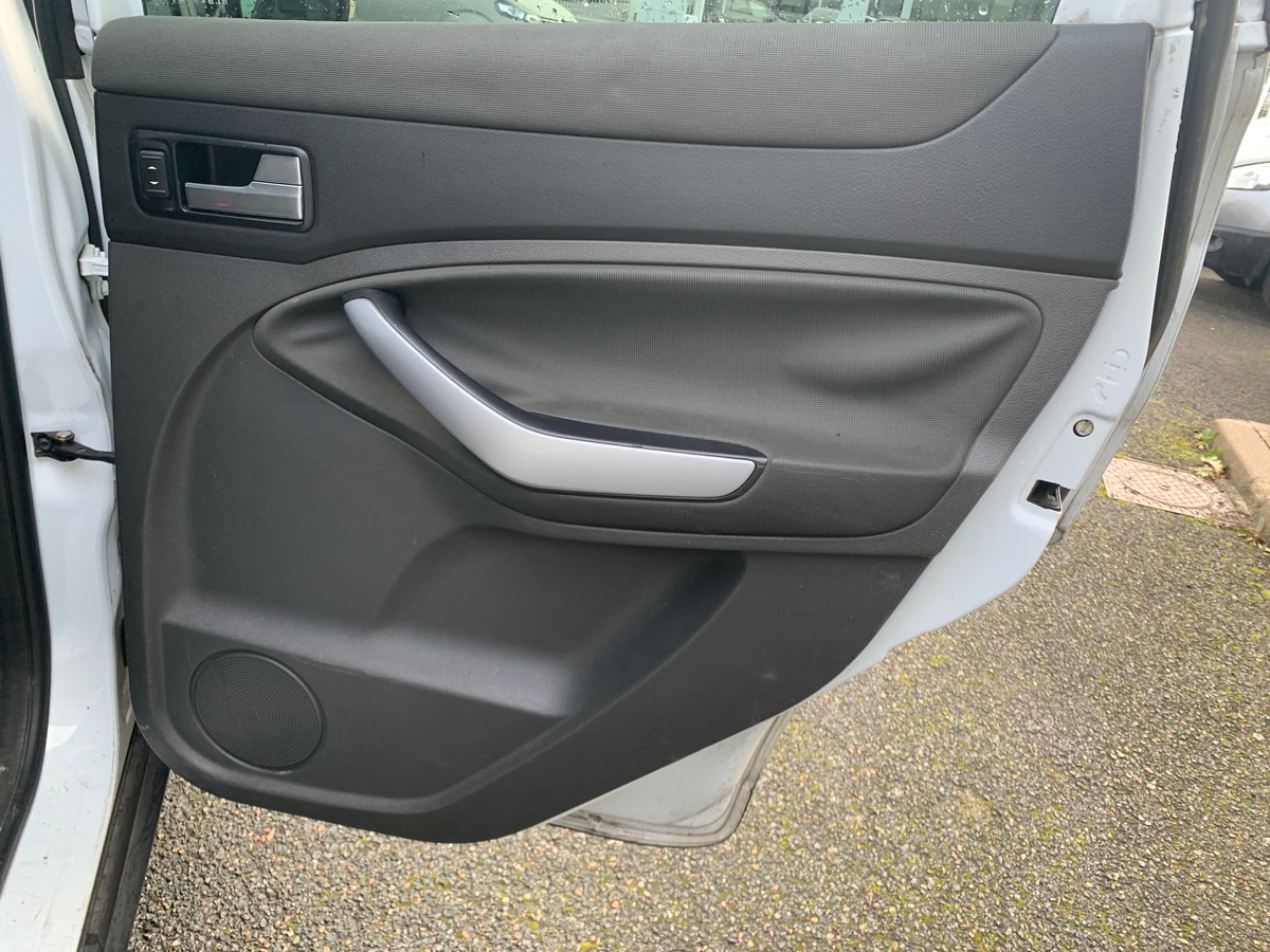 Ford Kuga 140 | TREND | Radar de stationnement avant arriére | Attelage | Climaisation | Jantes 17''