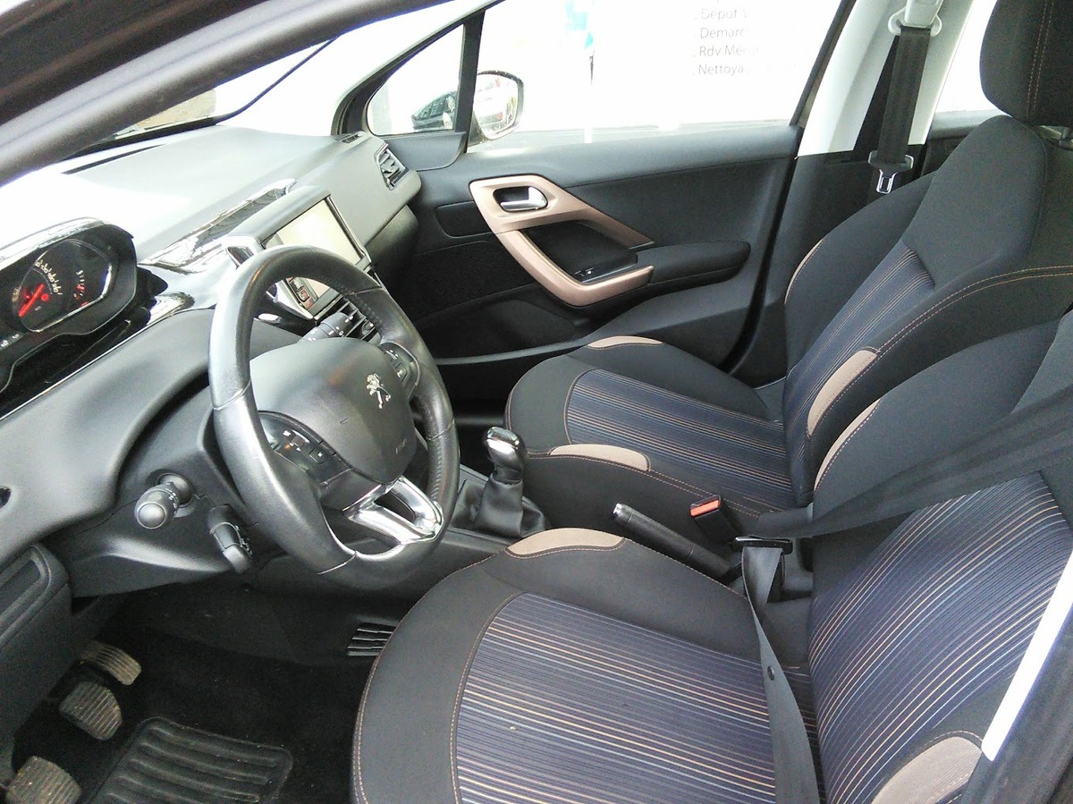 Peugeot 208 1.6 92 HDi Urban Soul - 5 PORTES  - REVISEE ET GARANTIE - DISTRIBUTION FAITE