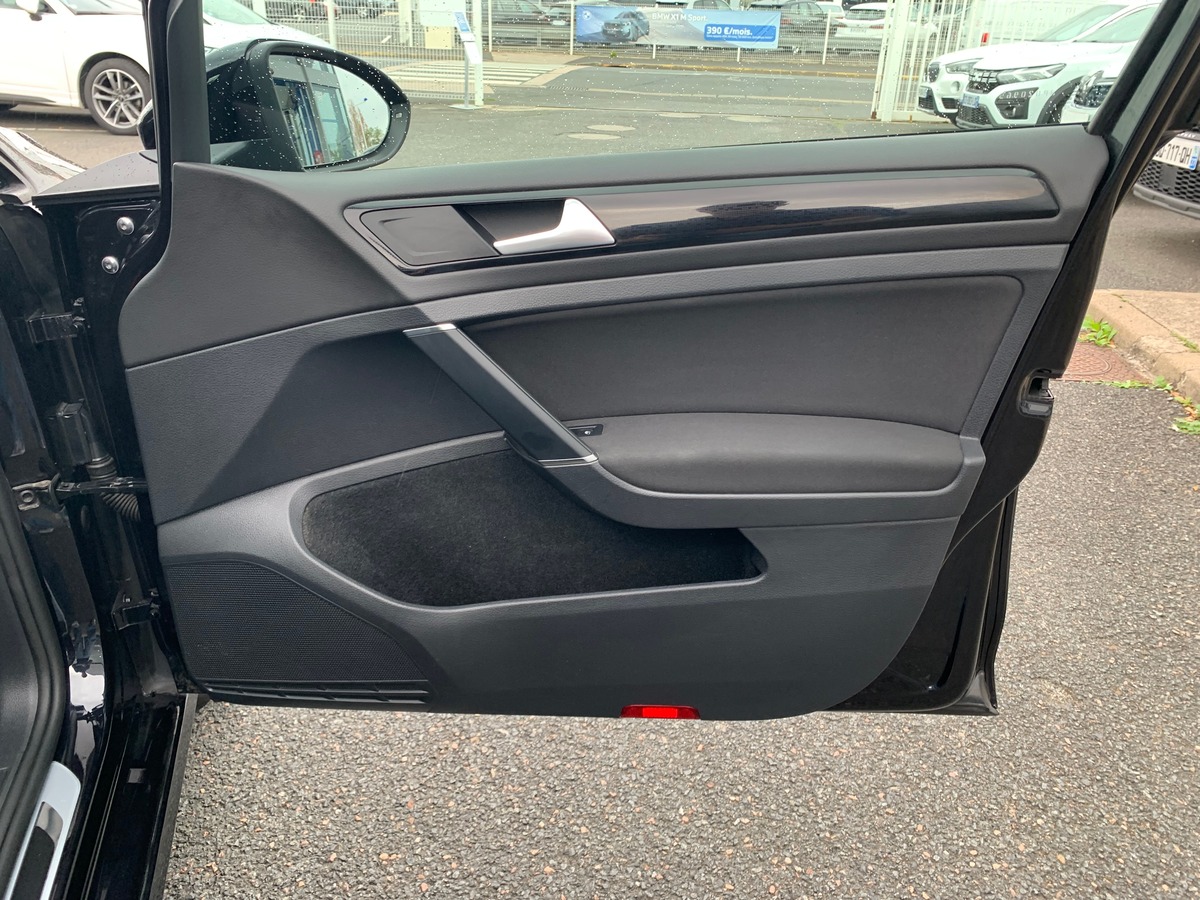 Volkswagen Golf 125 | Sound | Caméra recul | Régulateur | GPS | Apple car play | Attelage amovible