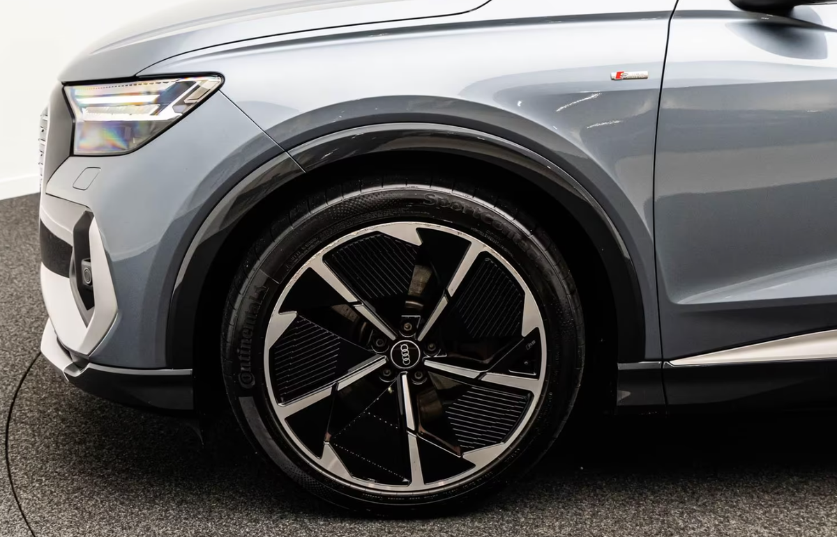 Audi Q4 e-tron 45 e-tron 265ch quattro S line/Toit ouvrant/Attelage