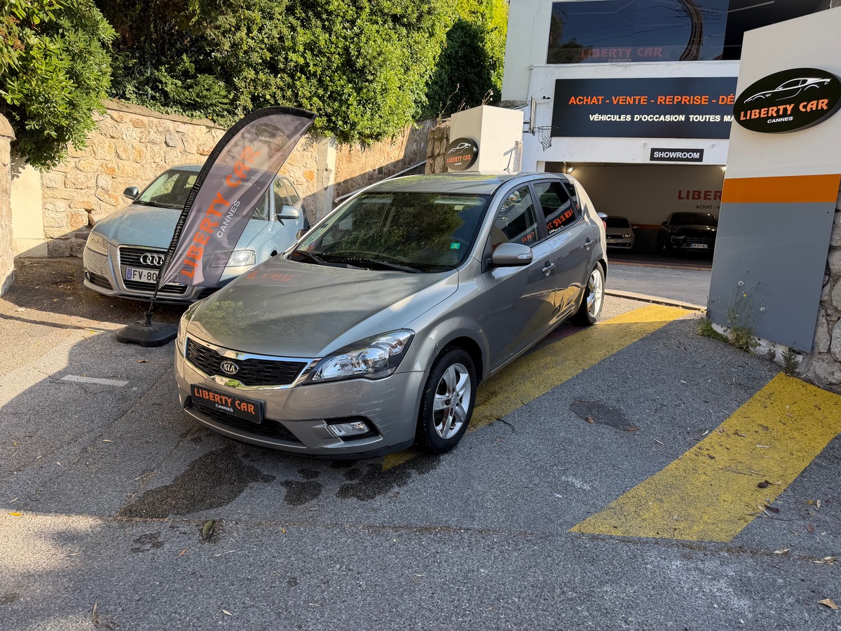 Kia Ceed 1.6 i 125 CV / 1er Main / Embrayage Neuf / Moteur à Chaine / Clim /5 Portes