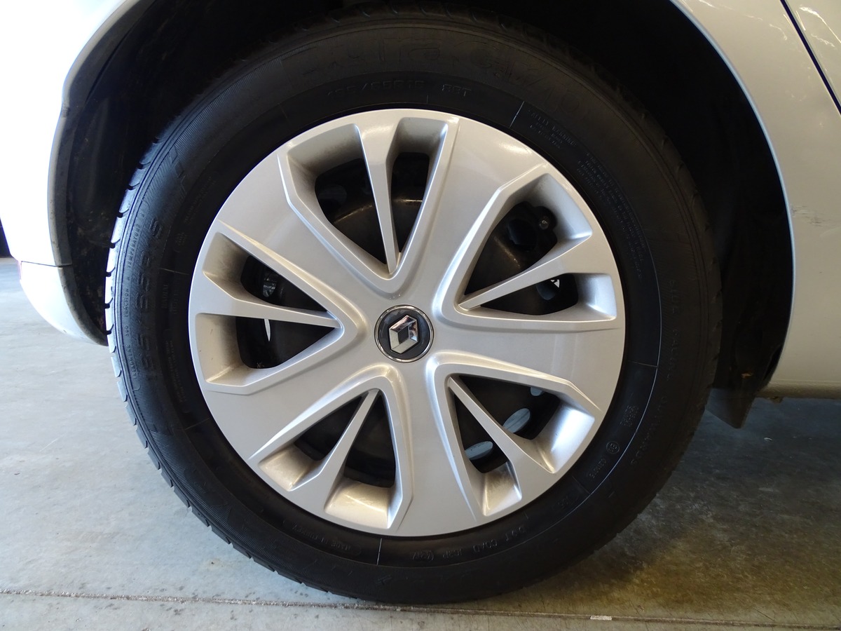 RENAULT Clio IV 1.2 16V 75