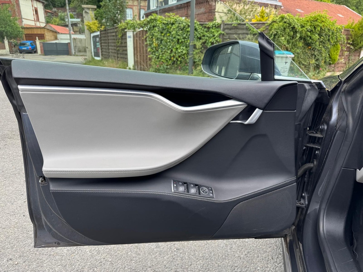Tesla Model S 85 367CV 7 places - Recharge gratuite à vie