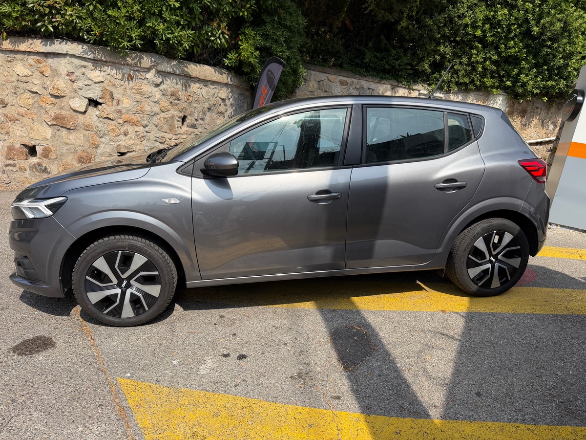 Dacia Sandero TCE 90 CV / CarPlay / Caméra de recul /Radar Avant et Arrière/ Clim