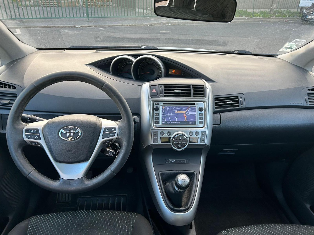 Toyota Verso 2.0 D-4D 128 CV sKyviews 4XCBLues