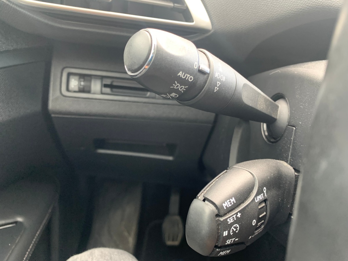 Peugeot 3008 130 ch | Allure | Toit ouvrant panoramique | Caméra recul | Attelage | Apple car play