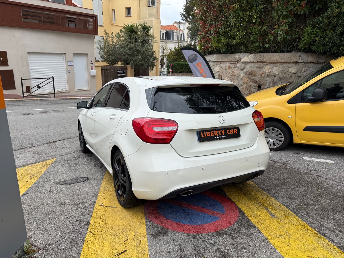 Mercedes Benz Classe A 200 1.6 i 156 CV / Jantes Noires / Pack Black / Sensation / Caméra de Recul