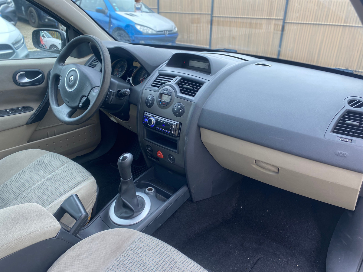 RENAULT Megane 1.6 i 16V 110 cv - CLIMATISATION - REGULATEUR DE VITESSE - RIEN A PREVOIR