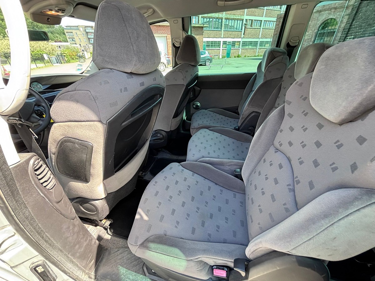 Peugeot 807 7 places 2.0 HDi 110 Confort - Distribution neuve - Garantie