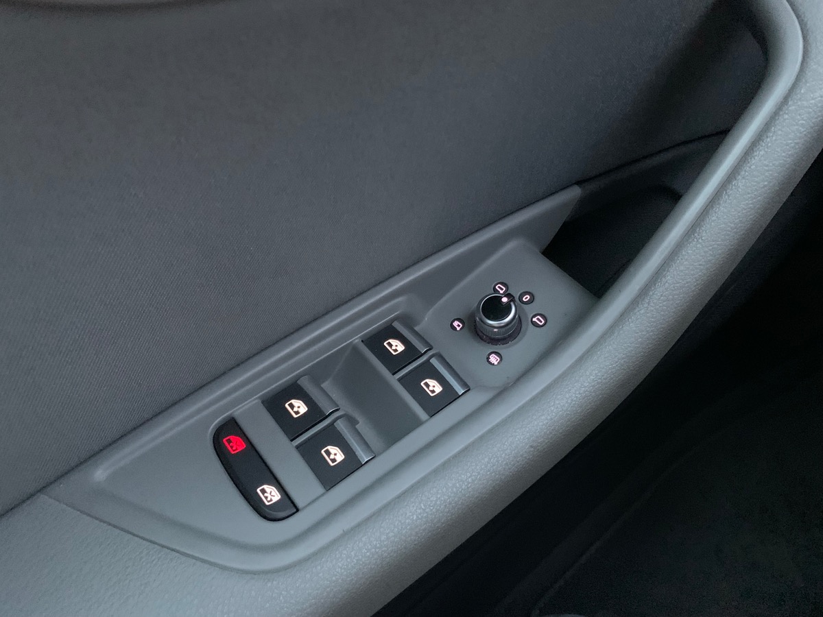 Audi A4 Avant 150 ch | Caméra 360° | Virtual cockpit |  Attelage amovible | Sièges chauffants