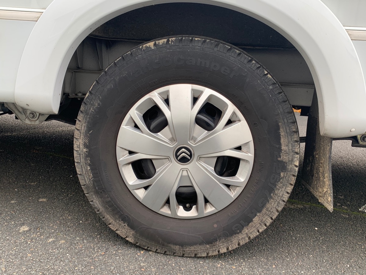 Capron A 140 ch | CAMERA DE RECUL |  LITS SUPPERPOSES | STORE EXTERIEUR | Climatisation manuelle