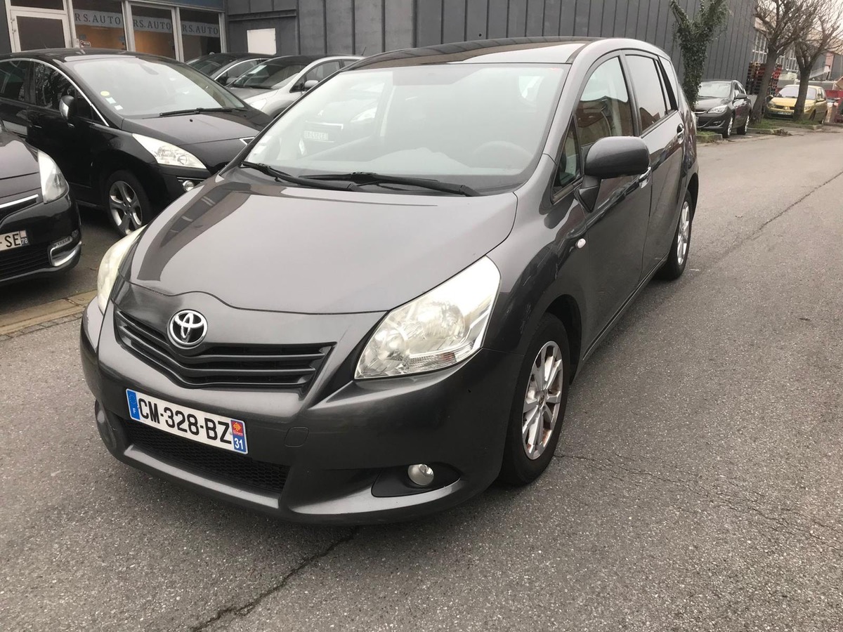 Toyota Verso 2.0 D-4D 126 CV éditiont 4X foi sans frai CB