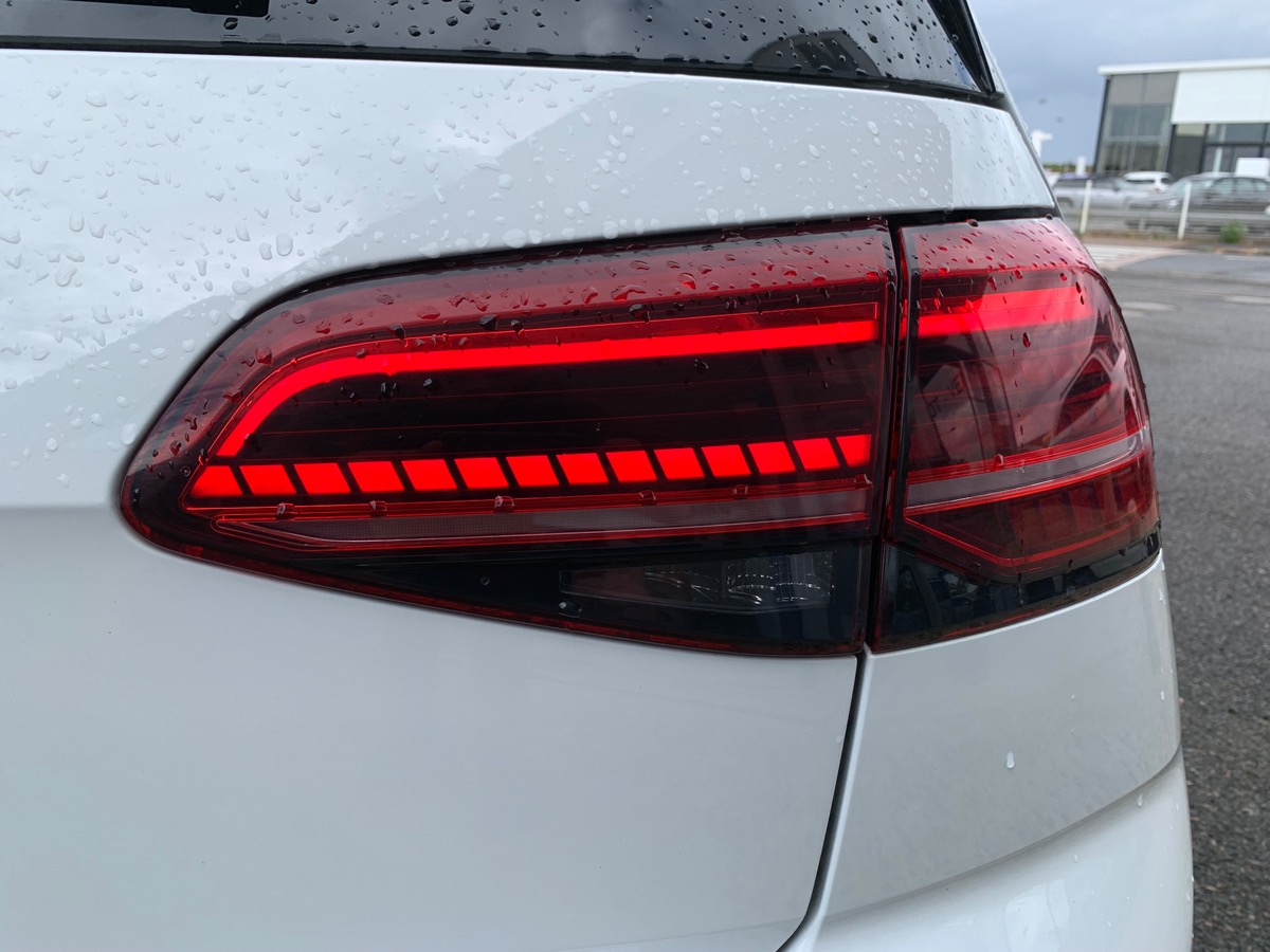 Volkswagen Golf VII 1.5 TSI 150 | Carat | Pack sport R-Line extérieur | Feux xénon | Caméra de Recul