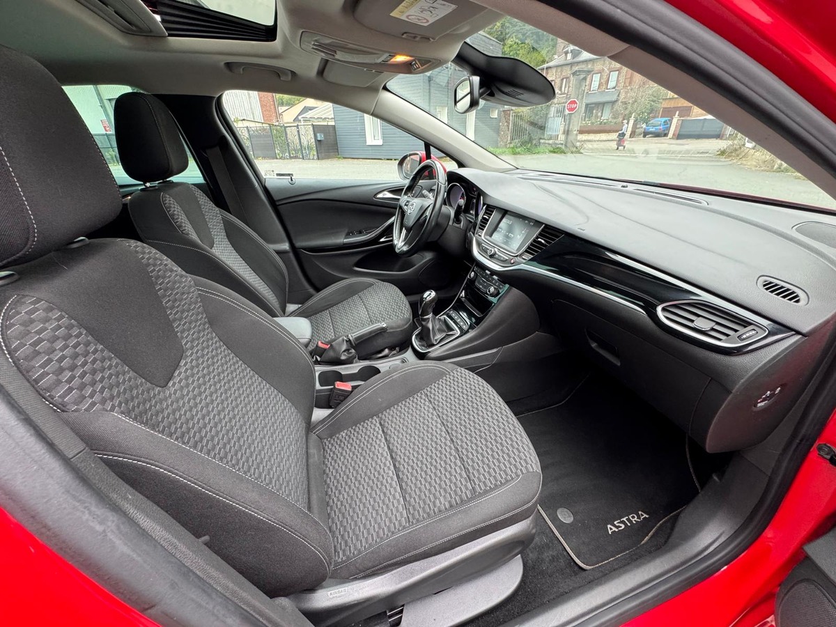 Opel Astra 1.6 CDTI 135 Dynamic- Crochet d'attelage- Toit ouvrant- Révisé - Garantie
