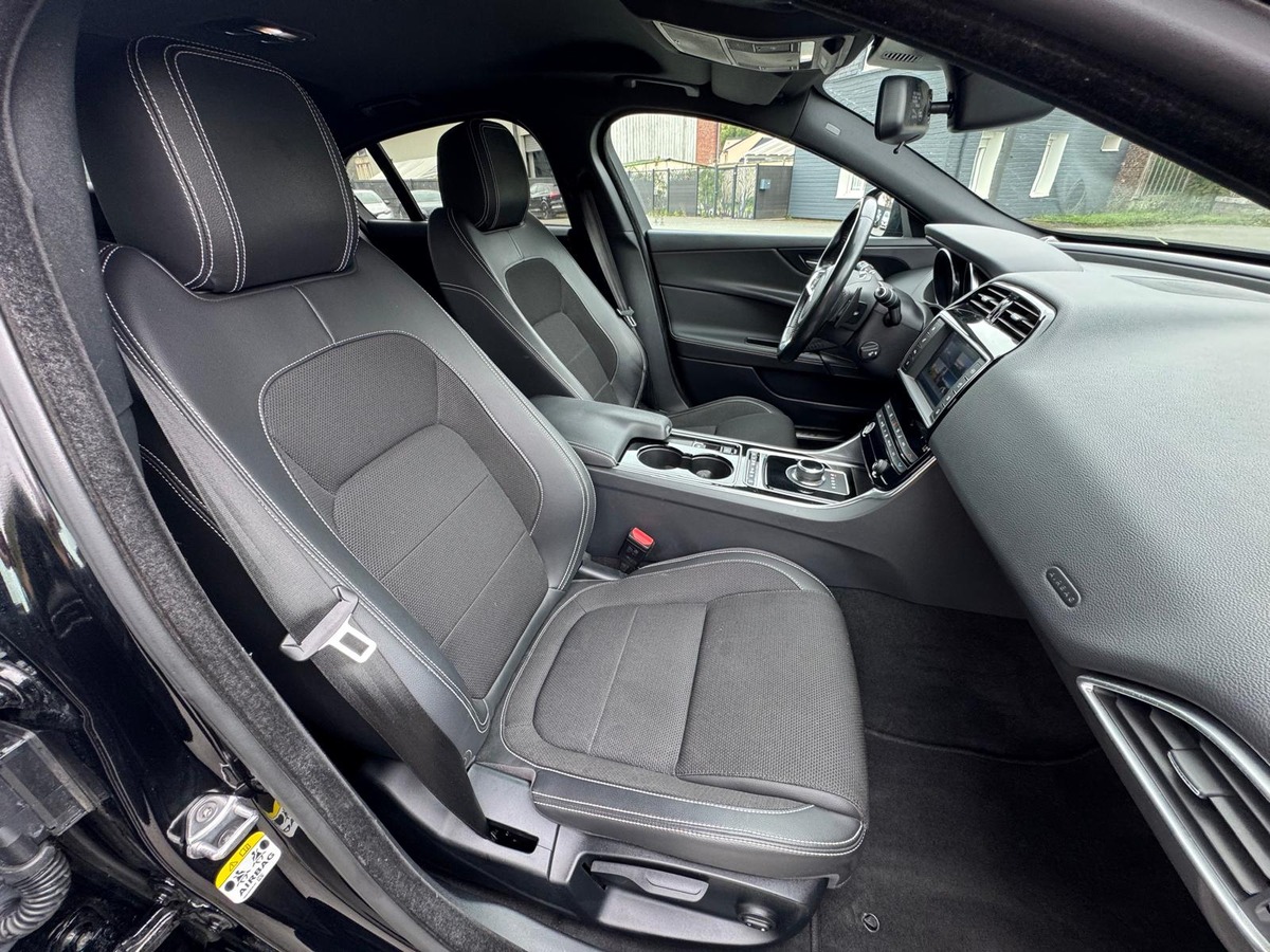 Jaguar XE 2.0 200CV R-Sport - Boite automatique