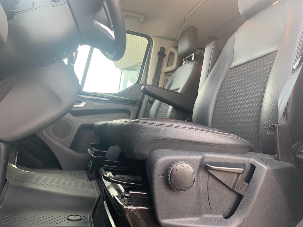 Ford TRANSIT CUSTOM 170 ch | SPORT | 5 Places | L1H1 | Premiére MAIN | Caméra de recul | Attelage