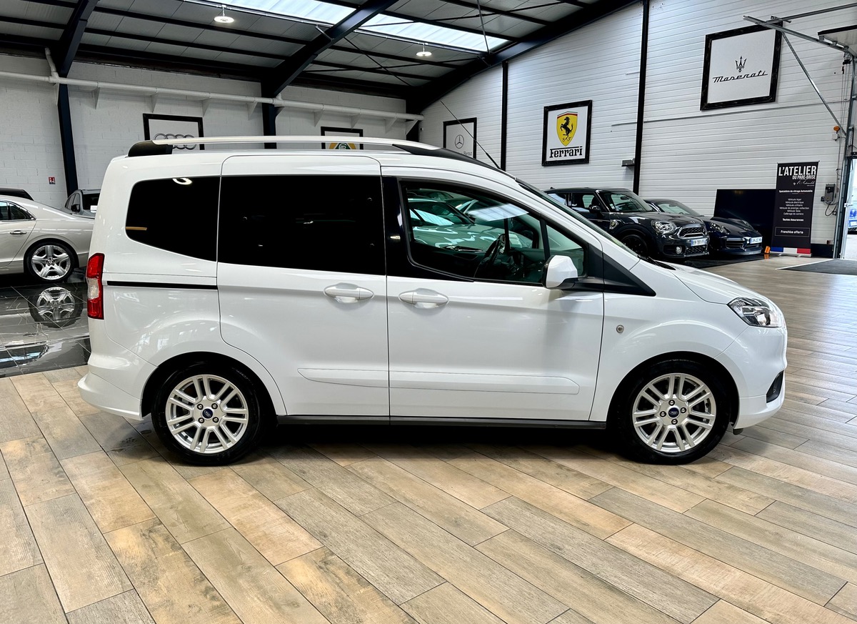 Ford Tourneo Courier (2) 1.5 TDCi 100 Titanium BVM6 + Attelage h