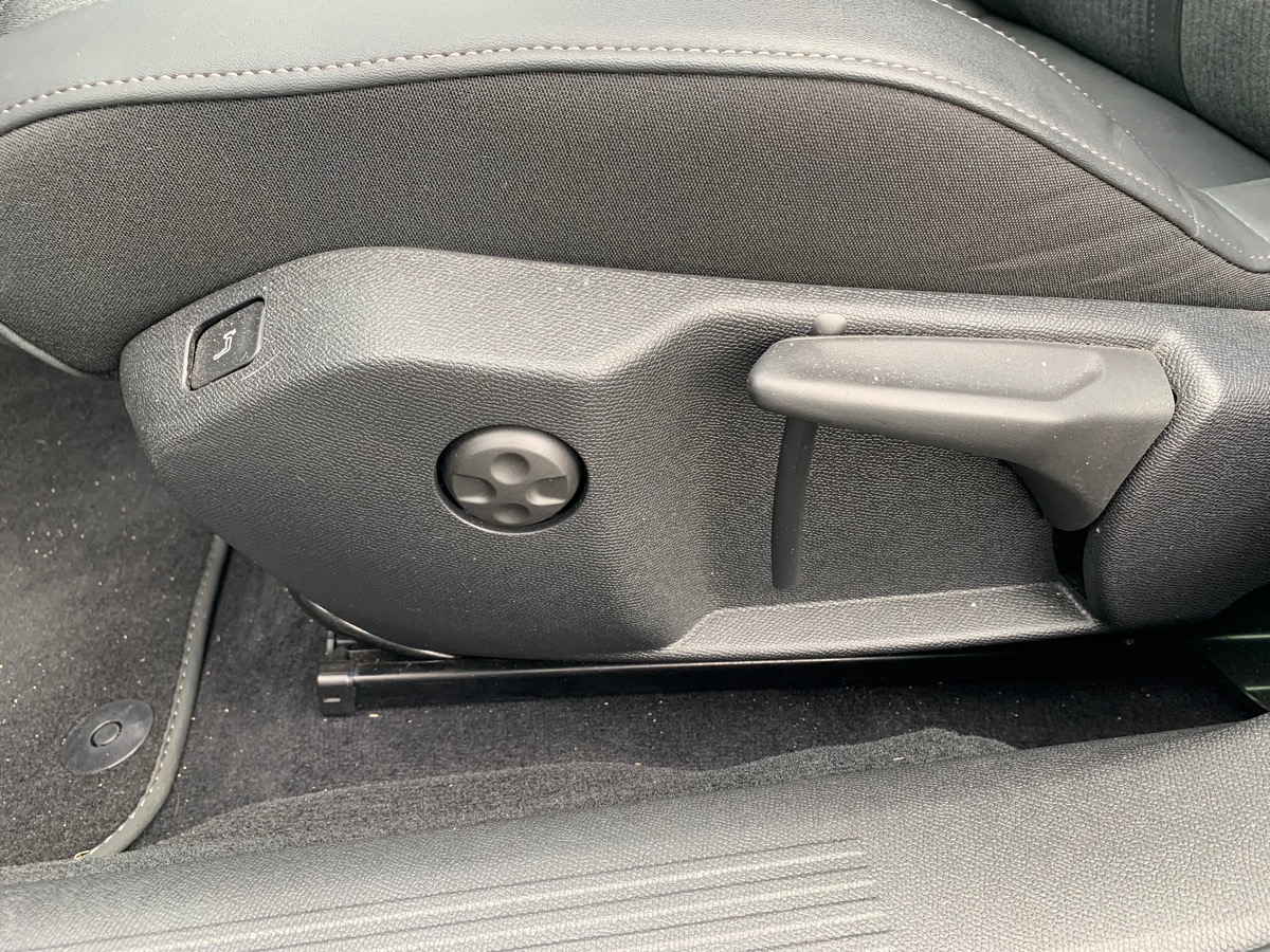 Peugeot 508 SW 130 ch | ALLURE | Caméra de recul | Mirror Screen | Système contrôle des angles morts