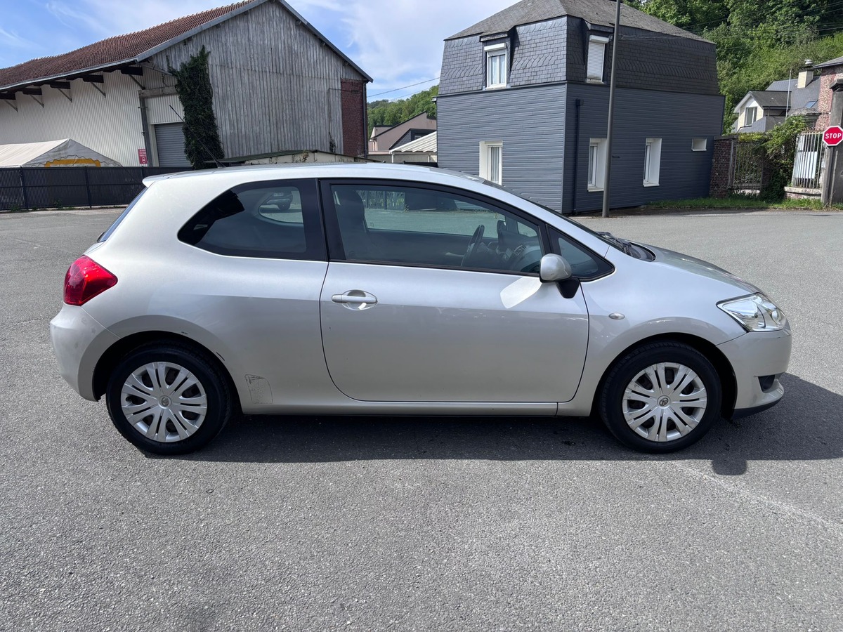 Toyota Auris 1.6i LUNA - Révisée - Garantie